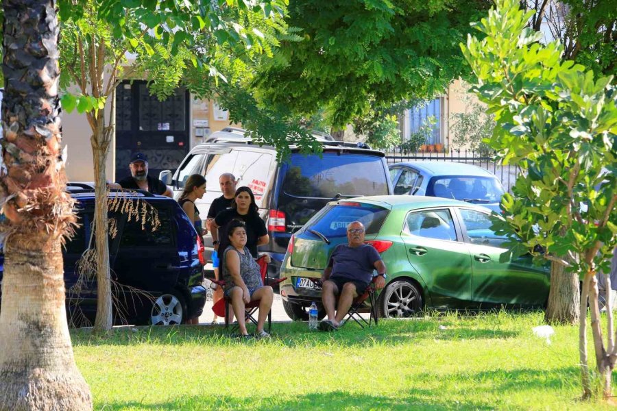 Elinde Silahla Polise Ecel Terleri Döktüren Saplantılı Aşık Kendini Vurdu