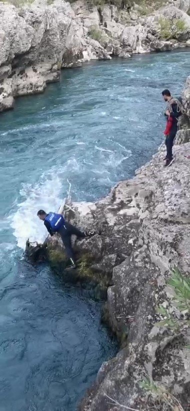 23 Yaşındaki Gencin Kaybolduğu Irmakta Havanın Kararması İle Arama Çalışmalarına Ara Verildi