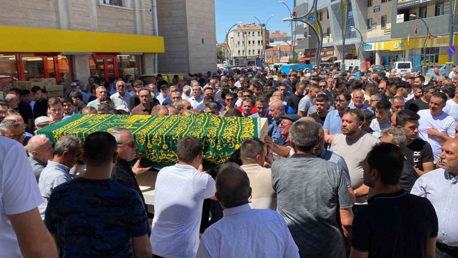 Asansör Boşluğuna Düşerek Hayatını Kaybeden Genç Son Yolculuğuna Uğurlandı