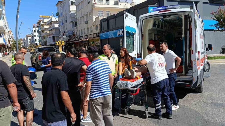 Kamyonete Çarpan Motosikletin Sürücüsü Yaralandı