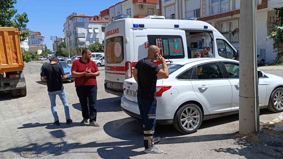 Motosiklet Otomobille Çarpıştı: 1 Yaralı