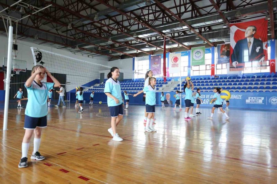 Odunpazarı’nda Voleybol Yaz Okuluna Büyük İlgi