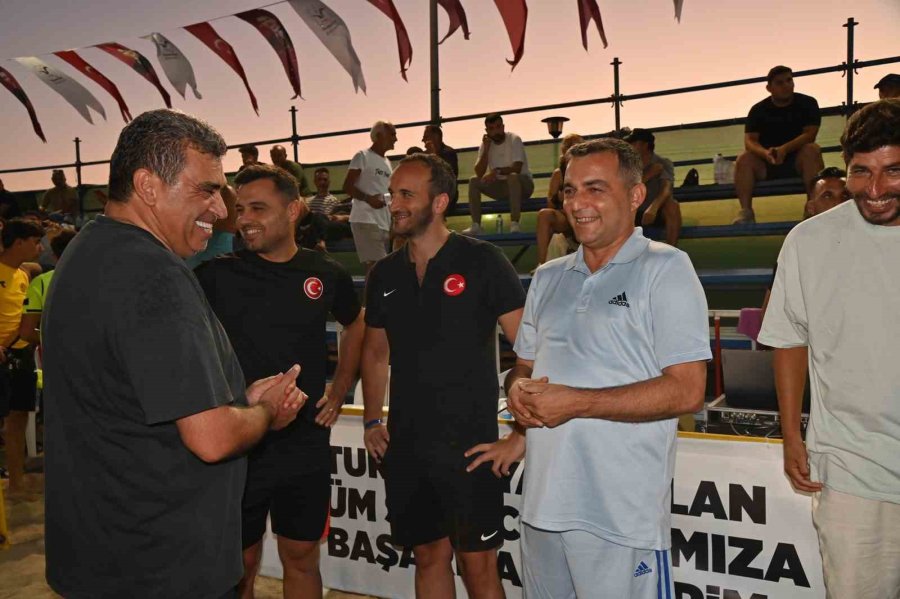 Manavgat’ta Plaj Futbolu Heyecanı Başladı