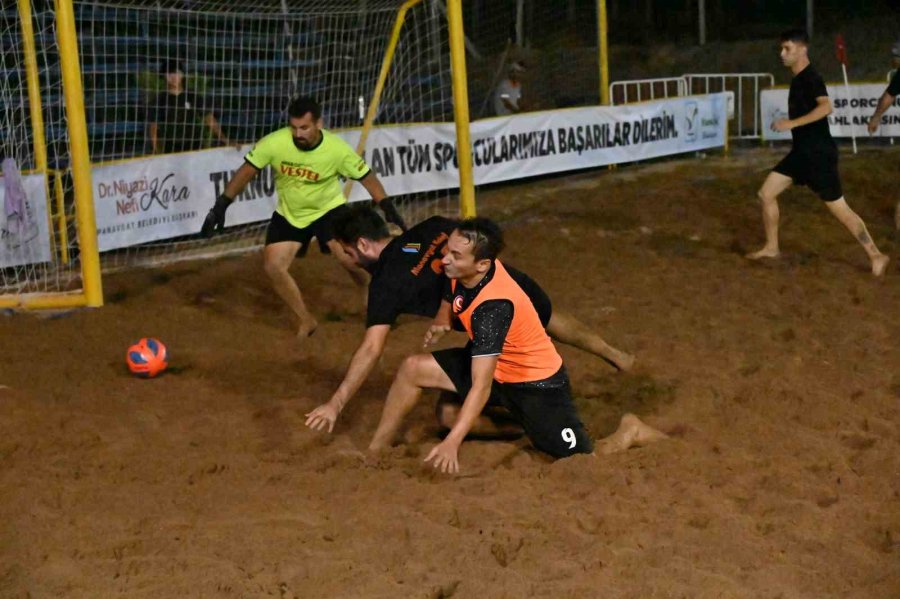 Manavgat’ta Plaj Futbolu Heyecanı Başladı