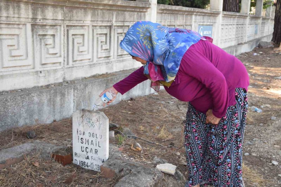 Sahipsiz Çocuk Mezarının Altından Göz Yaşartan Dram Çıktı