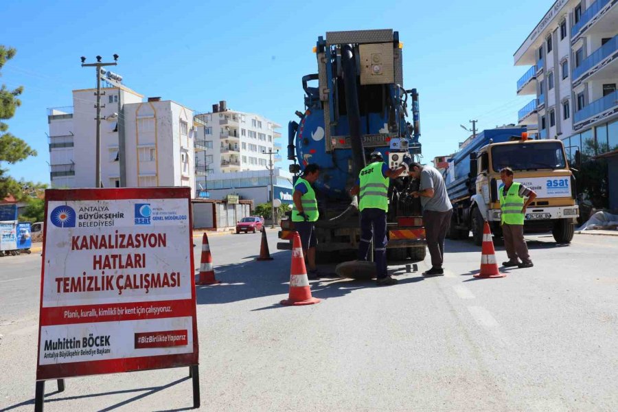 Kepez’de Kanalizasyon Hatları Temizleniyor