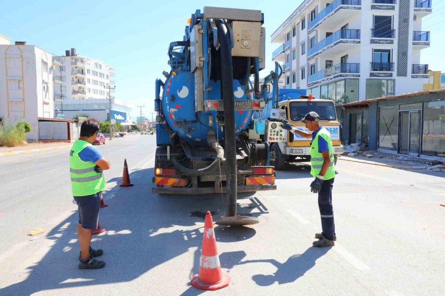 Kepez’de Kanalizasyon Hatları Temizleniyor