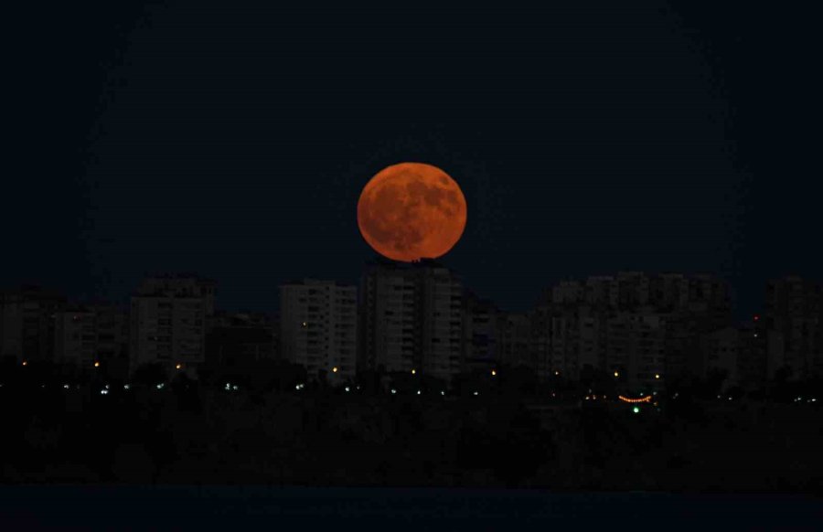 Antalya’da Süper Ay Manzarası Hayran Bıraktı