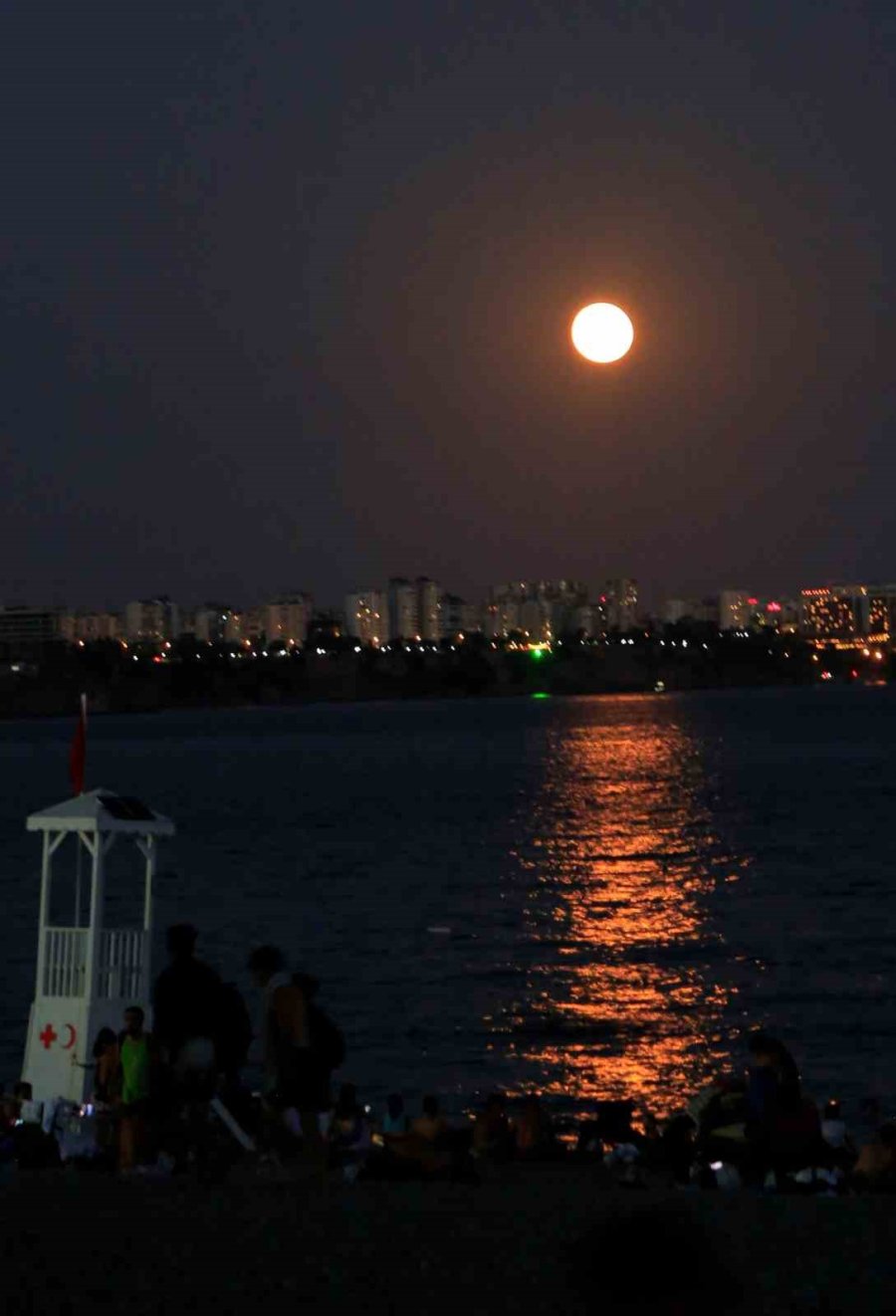 Antalya’da Süper Ay Manzarası Hayran Bıraktı