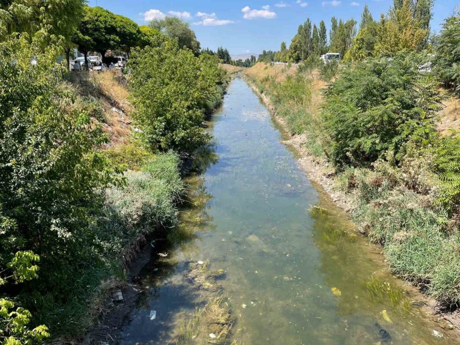 Yeşiltepe Mahalle Sulama Kanalı İçin Yardım Bekliyor