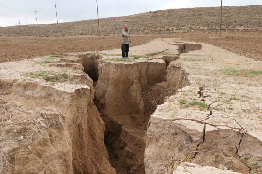 Konya Ovasında Yeni Obruklar Oluşuyor, Yeraltı Su Seviyesinde 1 Yılda Yaklaşık 20 Metre Düşüş Var