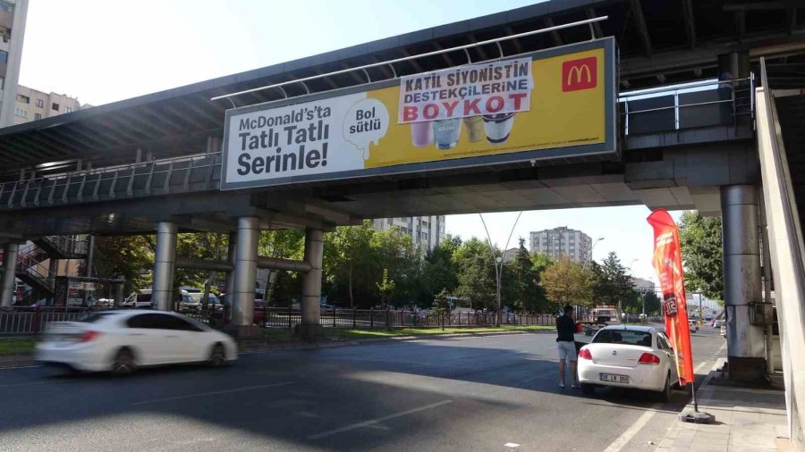 Kayseri’de Mcdonald’s’ın Reklamının Üzerinde Dikkat Çeken Pankart