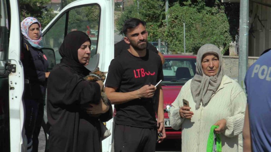 Annesiyle Tartıştı, Evi Ateşe Verdi