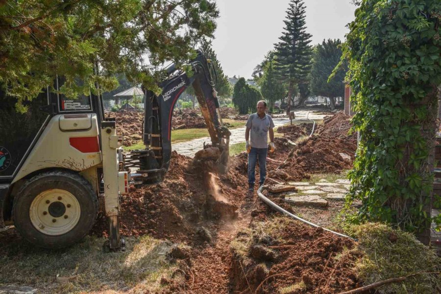 Kepez’in Simge Parkında Yenileme Çalışmaları Sürüyor