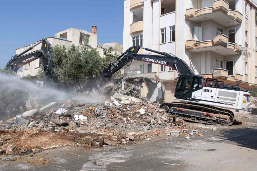 Mersin’de Yol Açma Çalışmaları Sürüyor