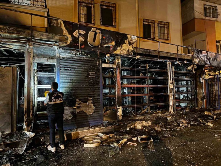 Tarsus’ta İş Yerinde Çıkan Yangın Hasara Neden Oldu