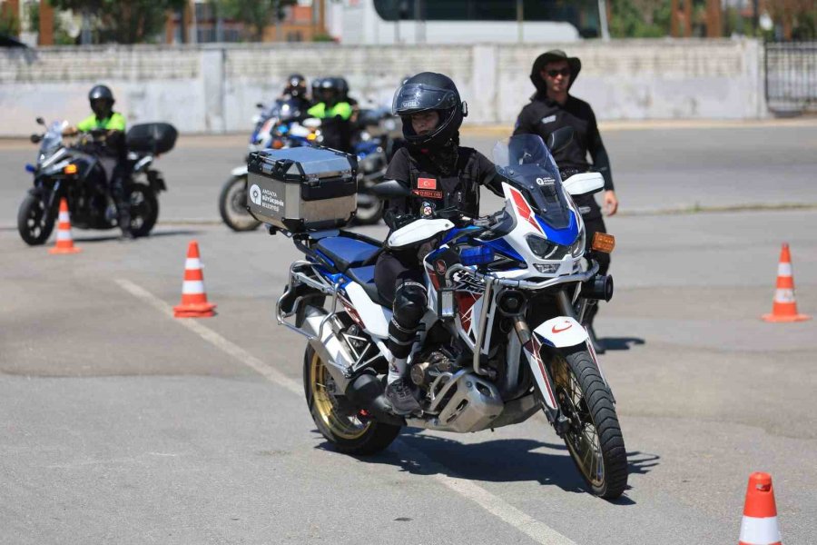 Antalya Büyükşehir Belediyesi Motorize Zabıta Ekiplerini Devreye Soktu