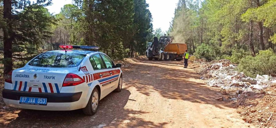 Antalya’da Orman Yangınına Neden Olacak Atık Ve Çöpler Temizlendi