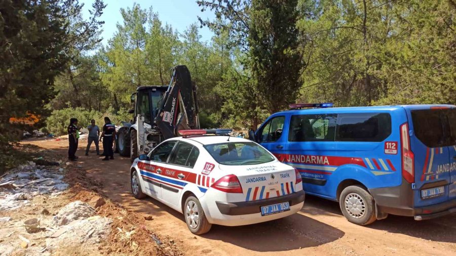 Antalya’da Orman Yangınına Neden Olacak Atık Ve Çöpler Temizlendi