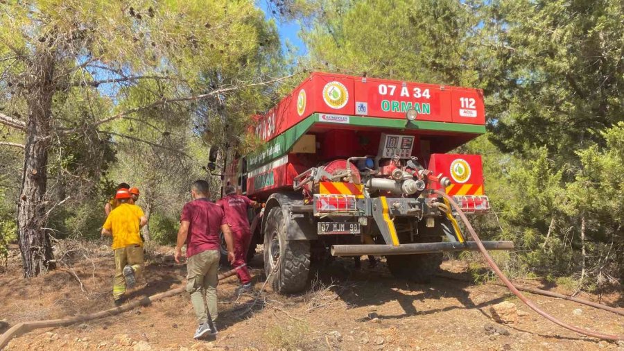 Antalya’da 2 Dönüm Ormanlık Alan Yandı