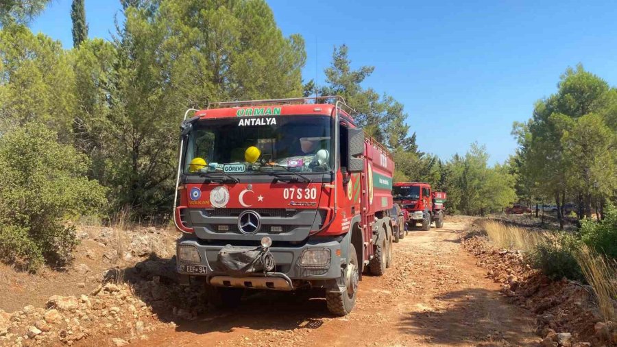 Antalya’da 2 Dönüm Ormanlık Alan Yandı