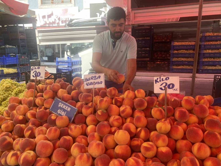 Pazarcı Esnafı Yazlık Meyvelerin Satışlarından Memnun Değil