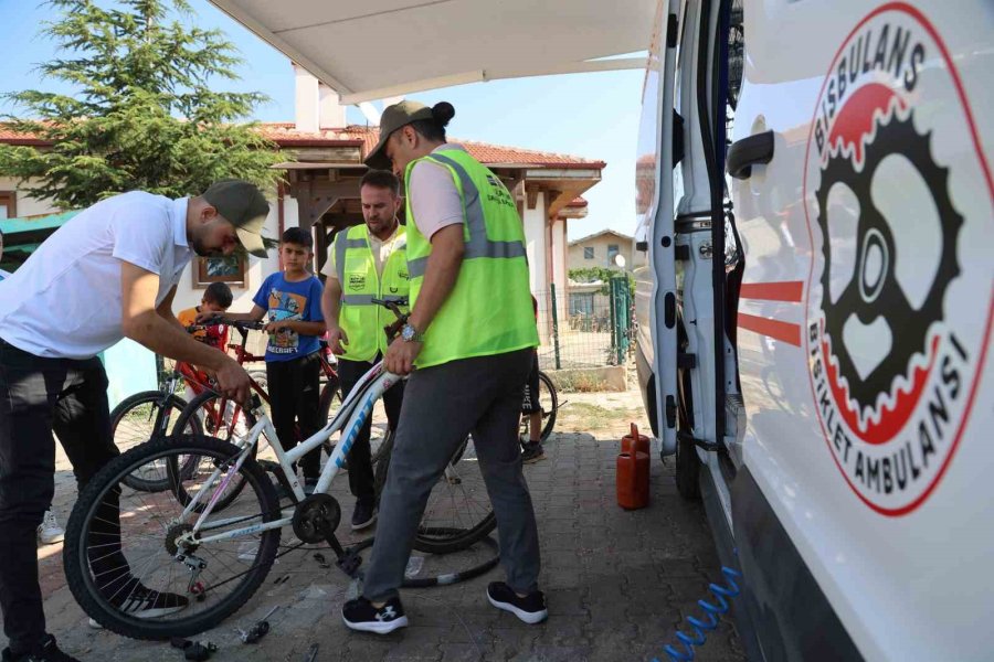 Konya Büyükşehir Bisiklet Tamircisi Olmayan Mahallelere "bisbulans" İle Hizmet Götürüyor