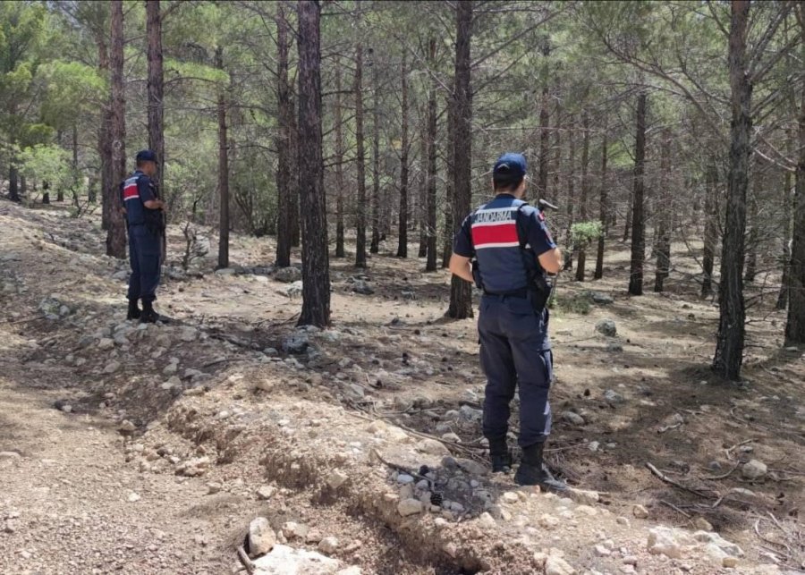 Jandarma, Yangınlara Karşı Ormanları Havadan Ve Karadan Denetliyor