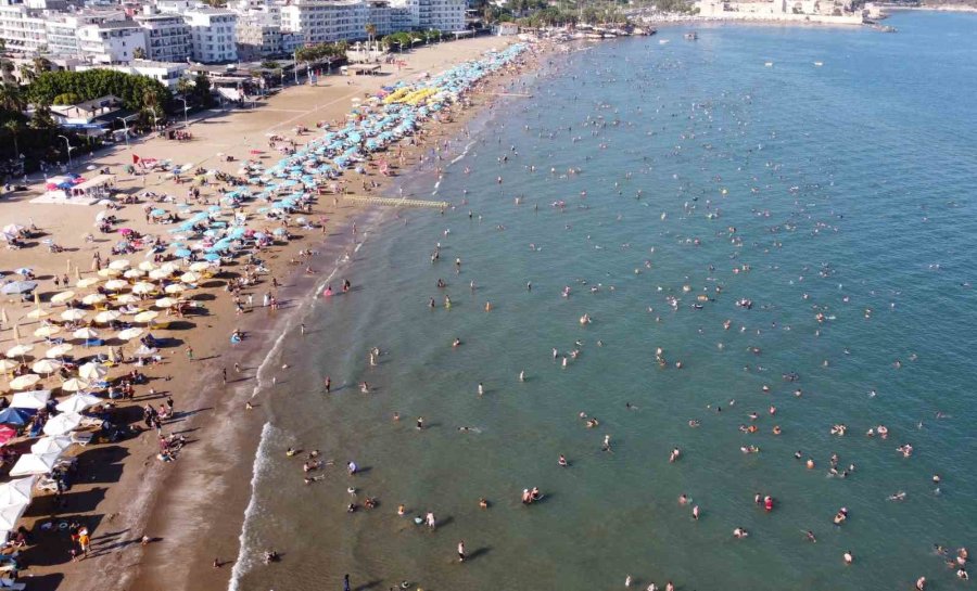 Deniz Sıcaklığı 32 Derece: Kızkalesinde Tatilci Yoğunluğu