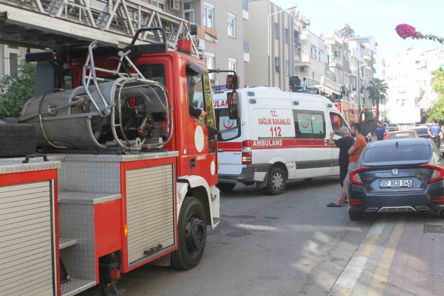 Herkes Öldü Sandı, Merdivenle Eve Girildiğinde Uyuduğu Ortaya Çıktı