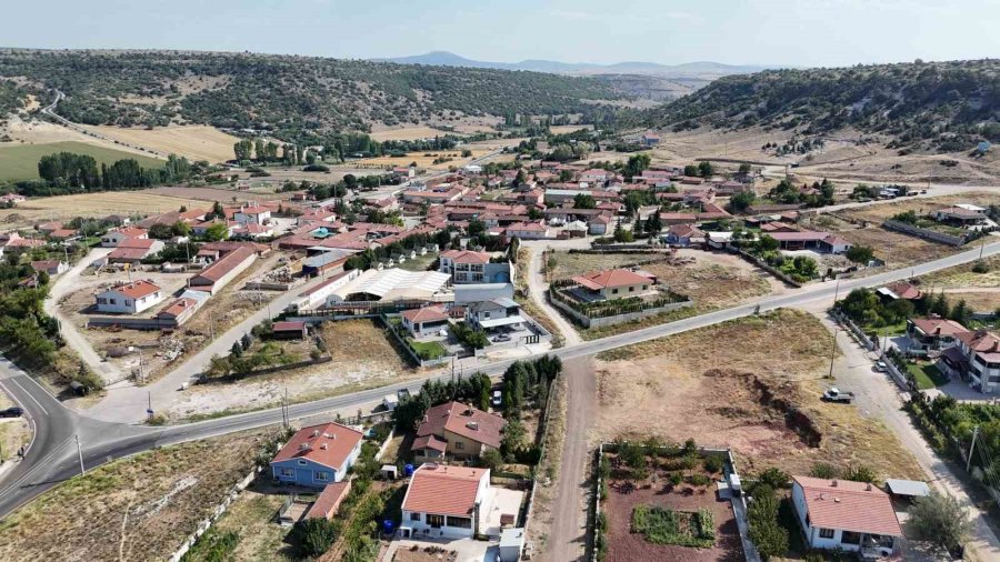 Yangını Zamanında İtfaiyeye Haber Veremeyince Hasat Ettiği Ürünler Kül Oldu