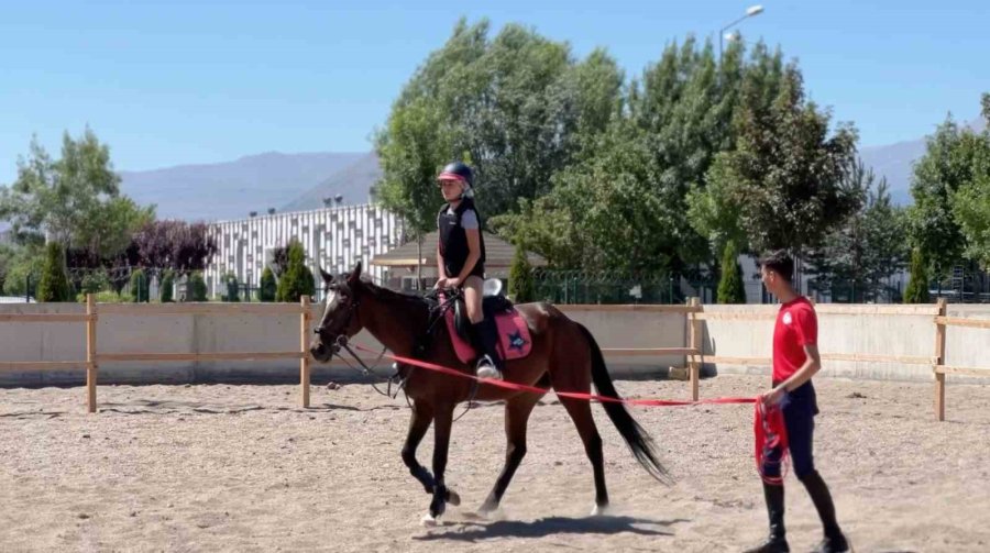 Büyükşehir’in Binicilik Eğitimlerinde Yeni Dönem Kayıtları Başladı