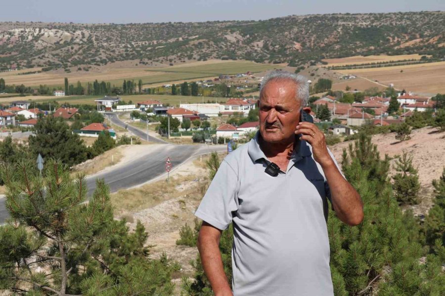 Yangını Zamanında İtfaiyeye Haber Veremeyince Hasat Ettiği Ürünler Kül Oldu