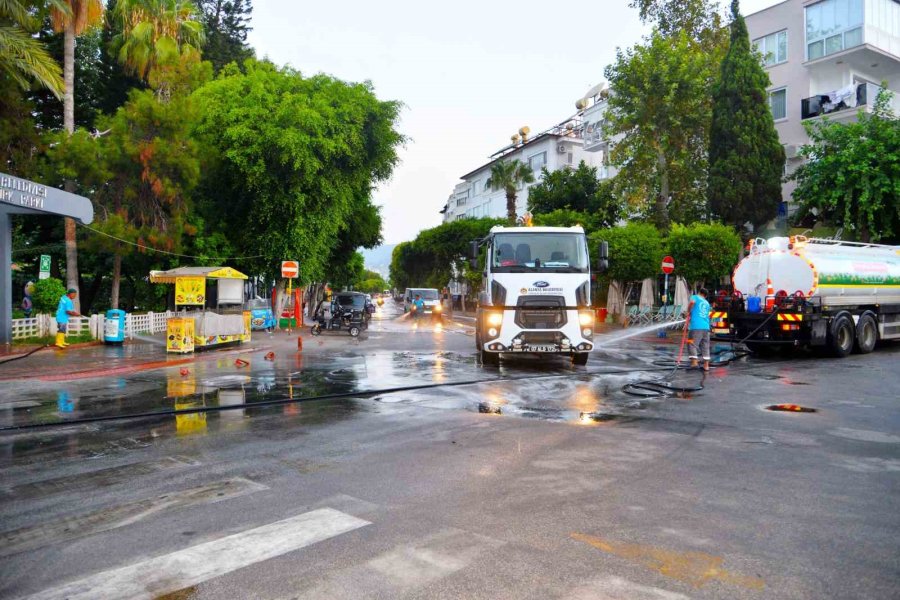 Alanya Belediyesi’nden Adım Adım Temizlik