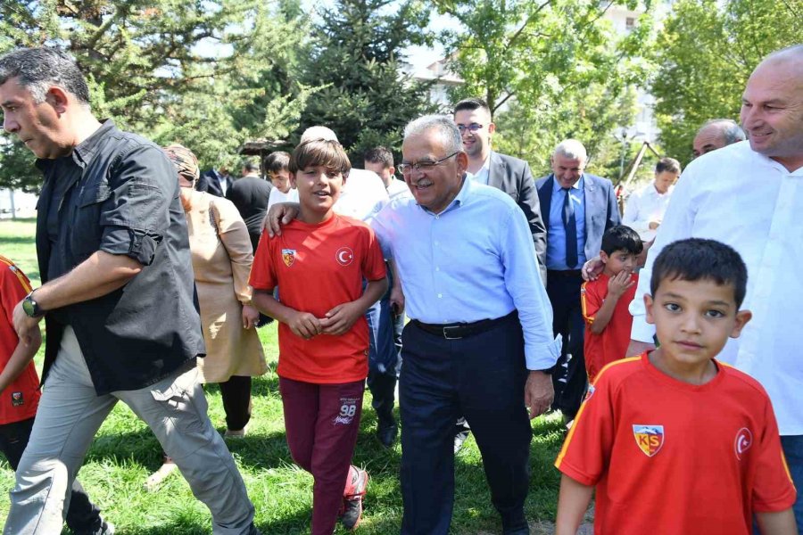 Başkan Büyükkılıç; Eskişehir Bağları’nda 3 Mahalle Muhtarı Ve Vatandaşlarla Bir Araya Geldi