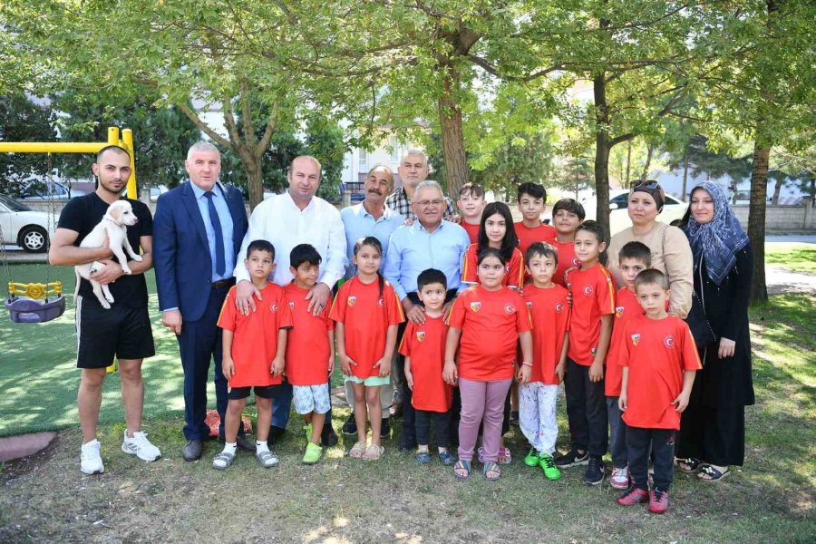 Başkan Büyükkılıç; Eskişehir Bağları’nda 3 Mahalle Muhtarı Ve Vatandaşlarla Bir Araya Geldi