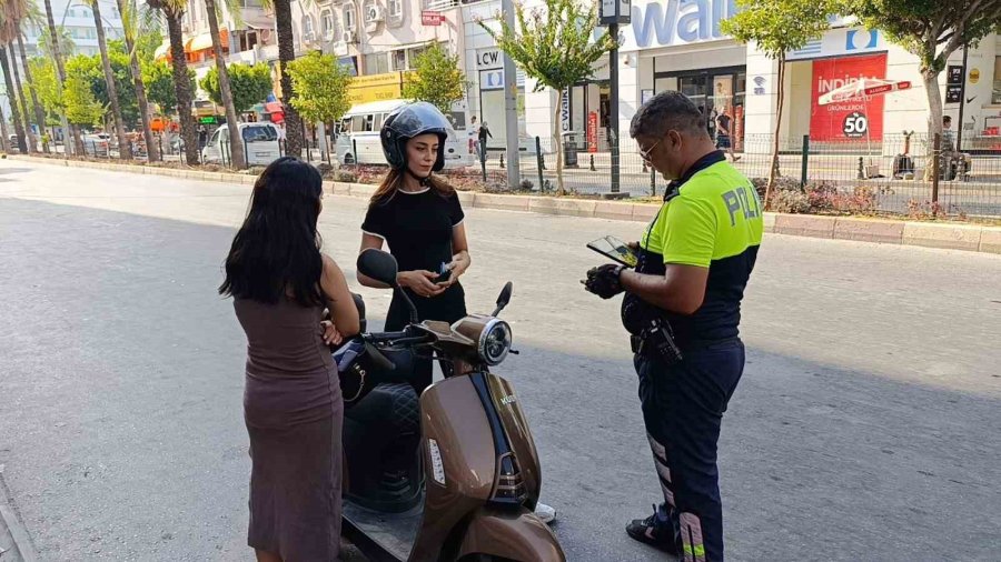 Antalya’da 2 Saatte Kontrol Edilen 130 Motosikletin Yarısına Ceza Kesildi