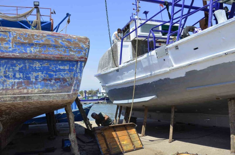 Mersin’de Balıkçılar Av Sezonuna Hazırlanıyor