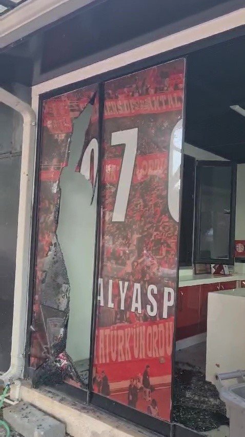 Antalyaspor Taraftar Derneği’ne Silahlı Saldırıda Lokale 16 Kurşun İsabet Etti