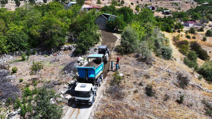 Alanya Belediyesi’nden Fiziksel Engelli Vatandaşın Evine Beton Yol