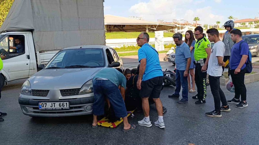 Manavgat’ta Otomobil İle Motosiklet Çarpıştı: 2 Yaralı