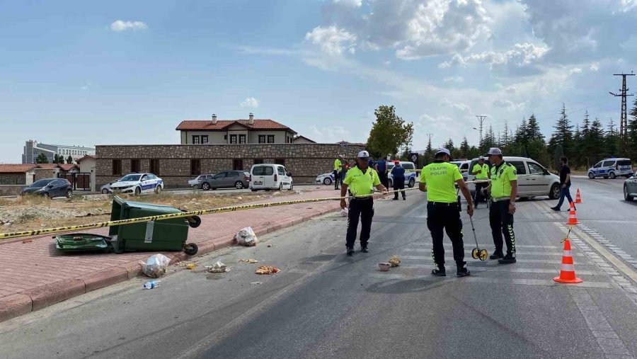 Yol Kenarında Dilencilik Yaptığı İddia Edilen Kadına Hafif Ticari Araç Çarptı