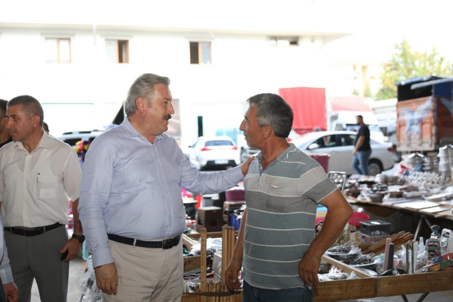 Başkan Palancıoğlu Toki Semt Pazarı’nı Gezdi