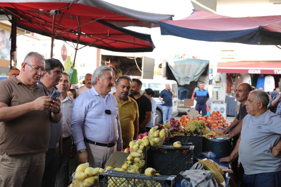 Başkan Palancıoğlu Toki Semt Pazarı’nı Gezdi