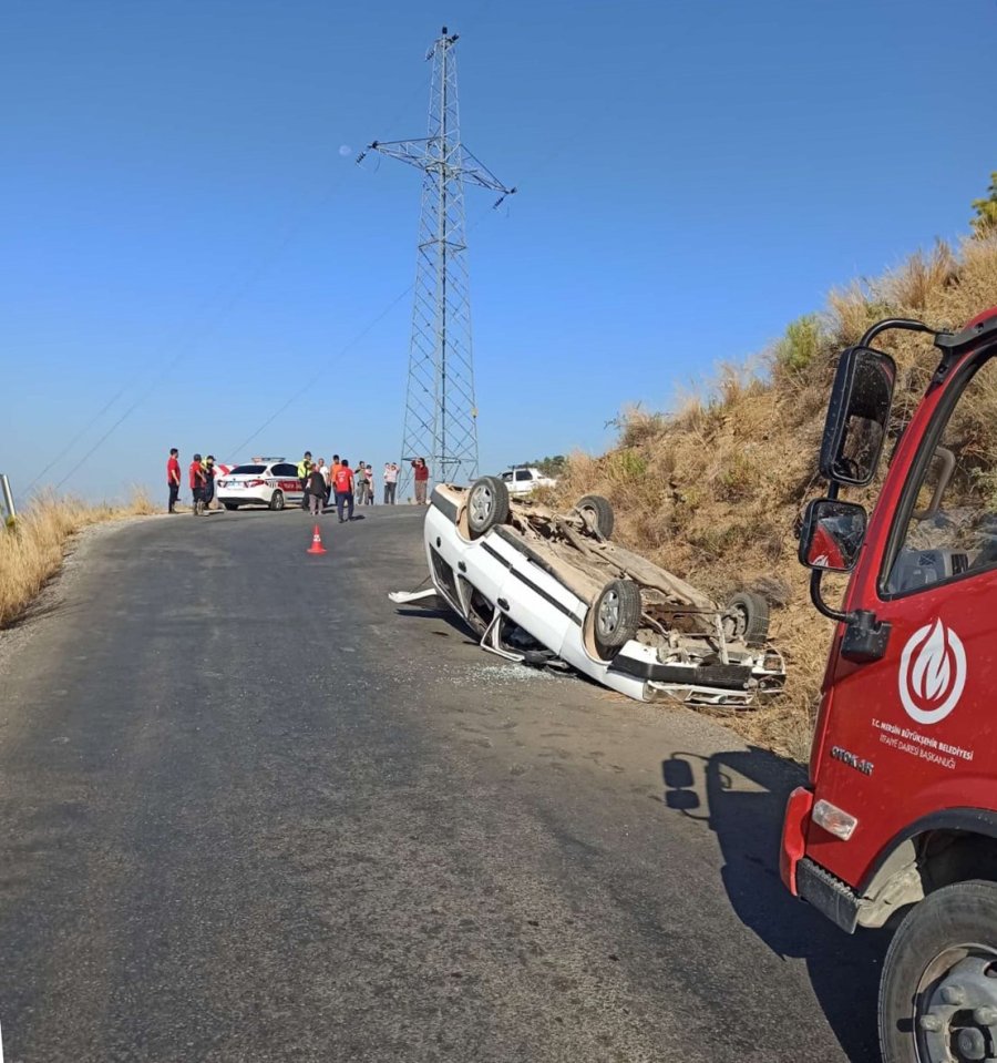 Freni Boşalan Otomobili Durdurmak İçin Yol Kenarındaki Toprak Zemine Sürdü