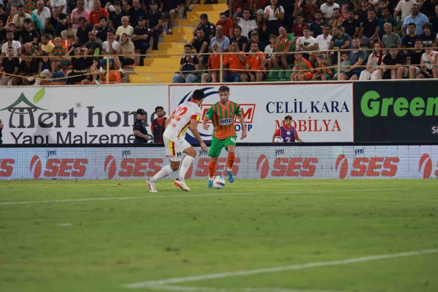 Trendyol Süper Lig: Corendon Alanyaspor: 0 - Göztepe: 1 (ilk Yarı)