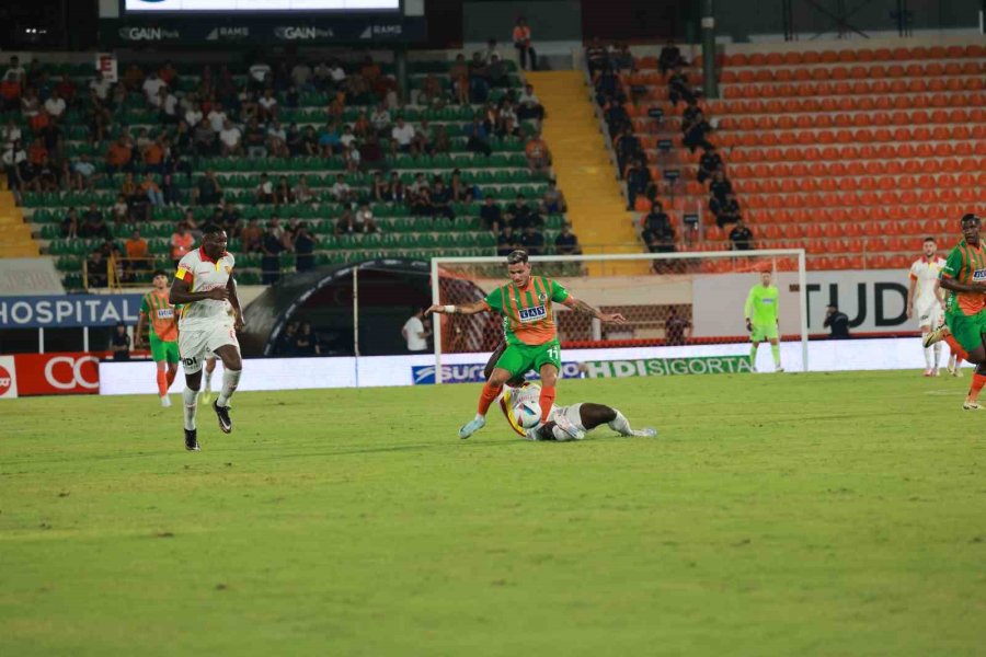 Trendyol Süper Lig: Corendon Alanyaspor: 0 - Göztepe: 1 (ilk Yarı)