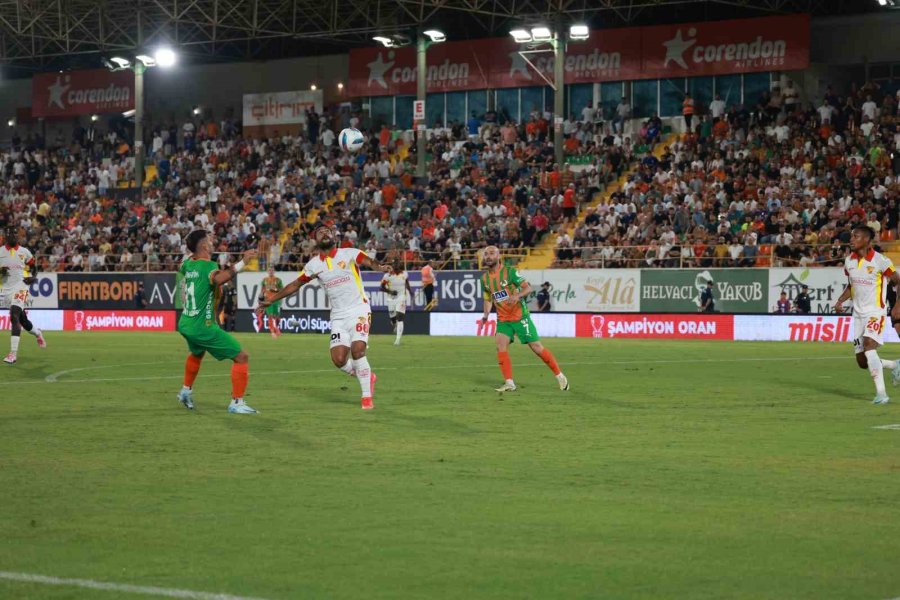 Trendyol Süper Lig: Corendon Alanyaspor: 0 - Göztepe: 1 (ilk Yarı)