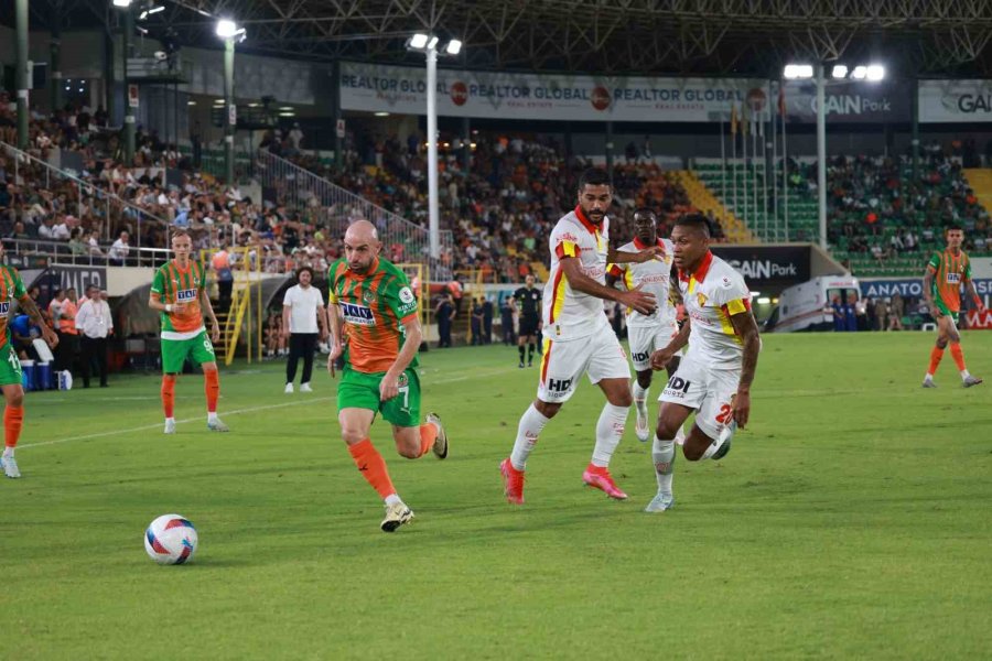 Trendyol Süper Lig: Corendon Alanyaspor: 0 - Göztepe: 1 (ilk Yarı)