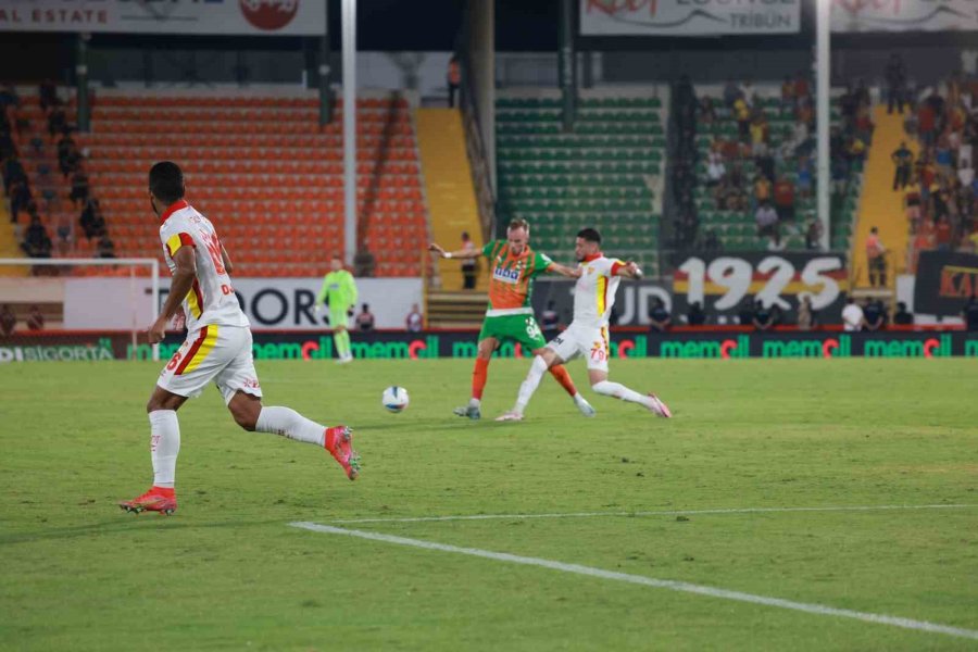 Trendyol Süper Lig: Corendon Alanyaspor: 0 - Göztepe: 1 (ilk Yarı)